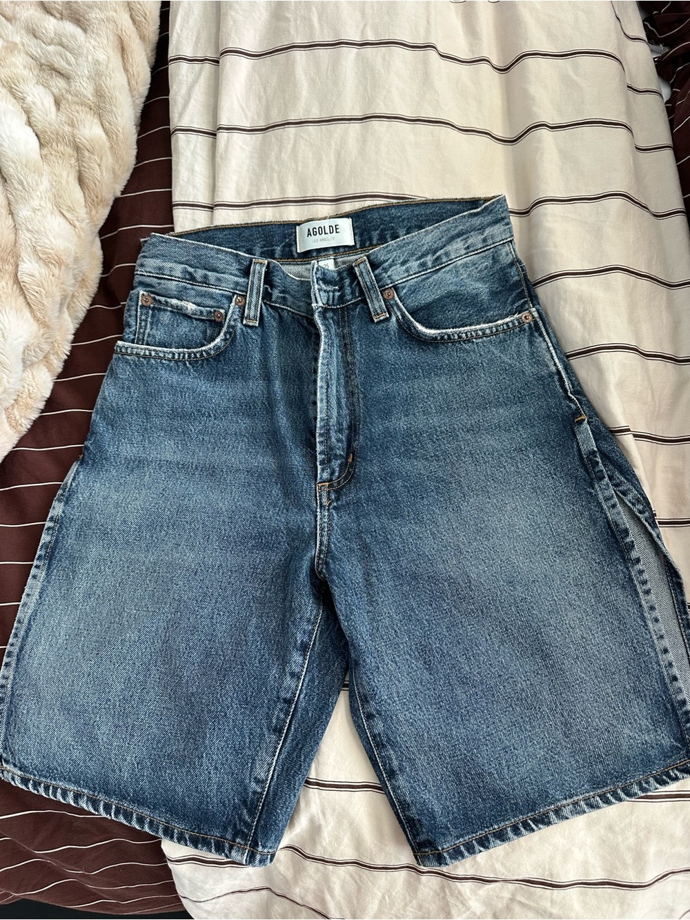 AGOLDE Vintage Wash Blue High-Rise Split Hem Jean Shorts